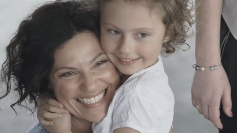 Mama su dukra / Kadras iš vaizdo įrašo