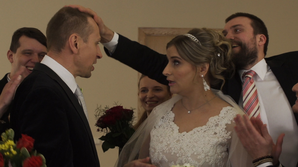 Aušra Štukytė dėl televizijos laidos apsirengė vestuvinę suknelę / TV3 nuotr.