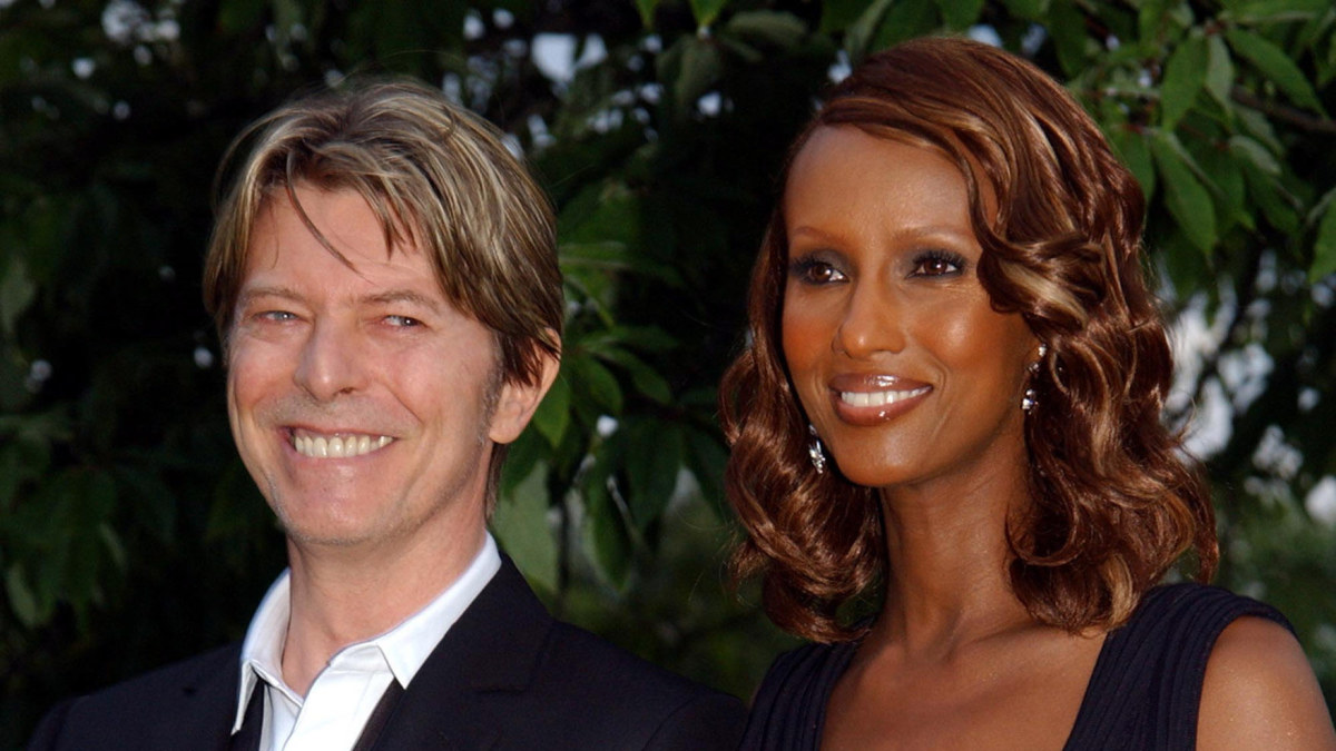 Šviesaus atminimo dainininkas Davidas Bowie su žmona Iman / „Scanpix“ nuotr.
