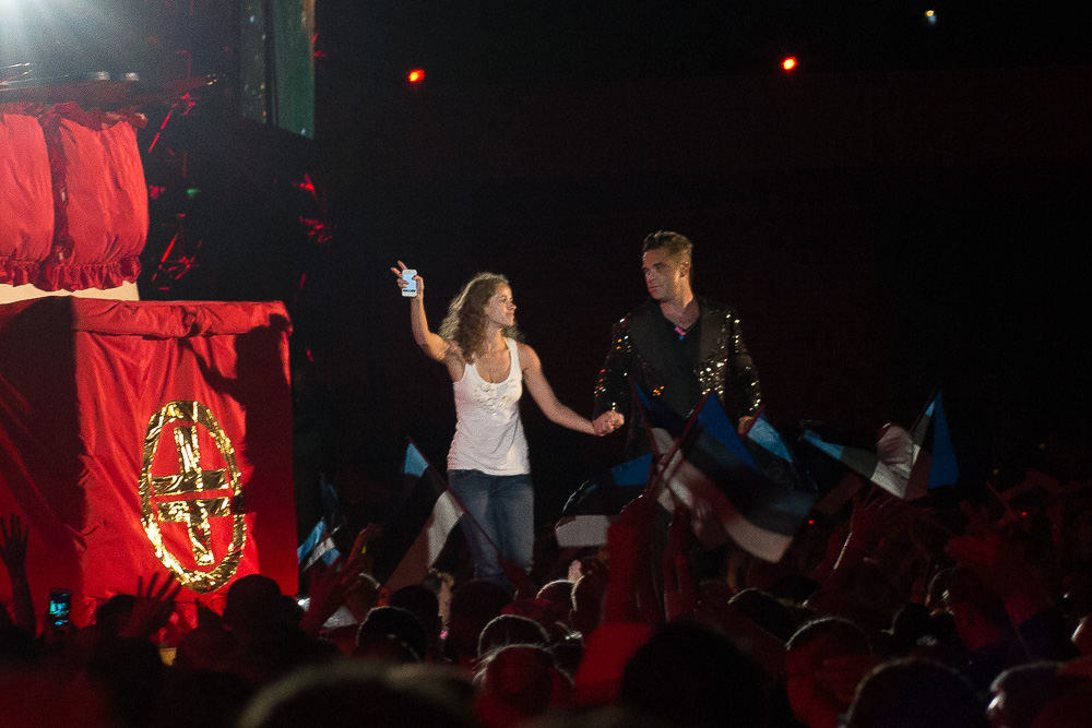 Robbie Williamsas koncerte Taline su gerbėja Jurgita iš Lietuvos / Ugnės Jasinskaitės/Žmonės.lt nuotr.