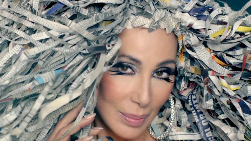 Cher dainos „Woman's World“ vaizdo klipe / Kadras iš „YouTube“