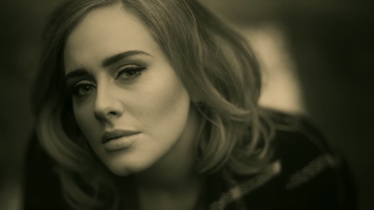 Adele vaizdo klipe „Hello“ / Stop kadras