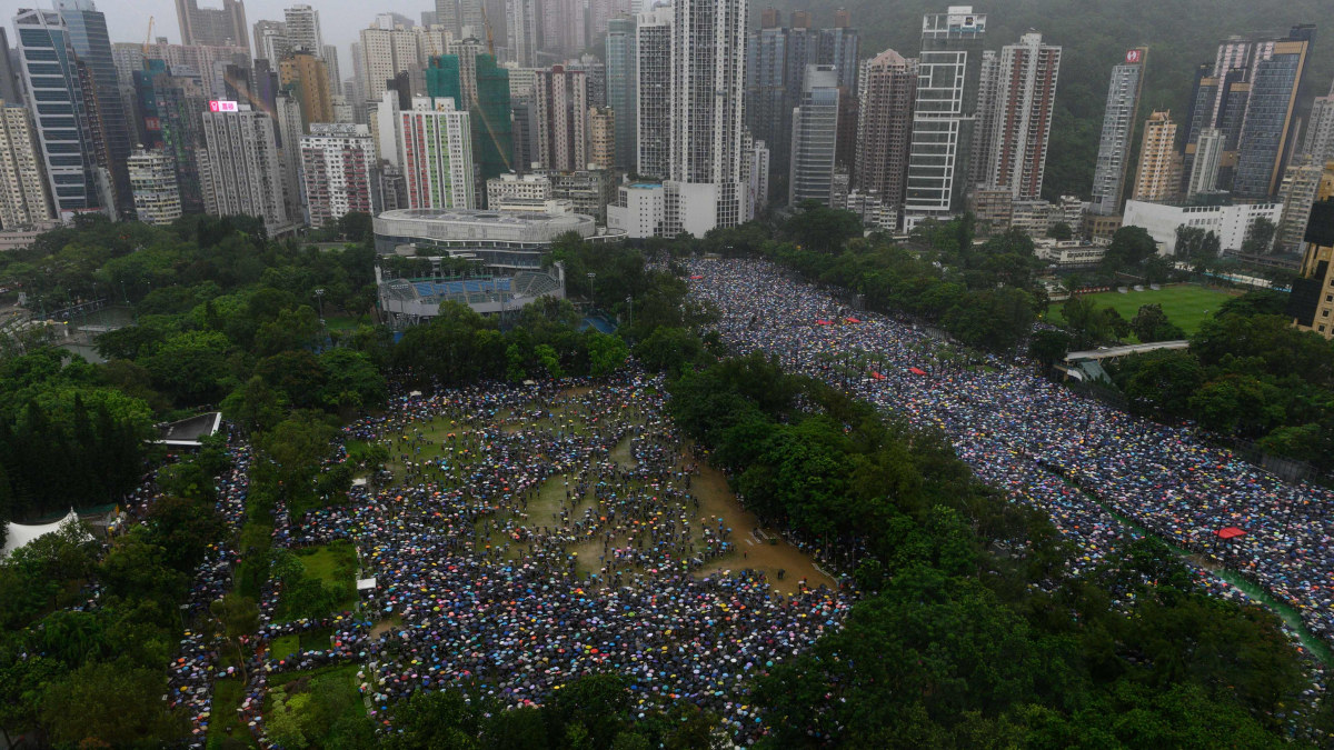 Protestuotojai Honkongo Viktorijos parke/Scanpix nuotr.