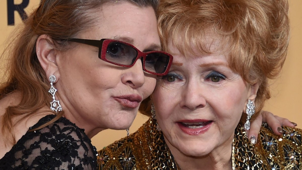 Carrie Fisher ir Debbie Reynolds (2015 m. sausis) / AFP/„Scanpix“ nuotr.