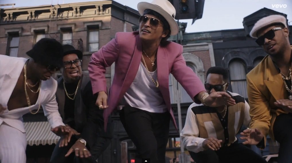 Bruno Marsas dainos „Uptown Funk“ vaizdo klipe / Kadras iš vaizdo klipo
