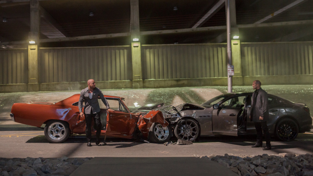 Vinas Dieselis ir Jasonas Stathamas filme „Greiti ir įsiutę 7“ / Kadras iš filmo