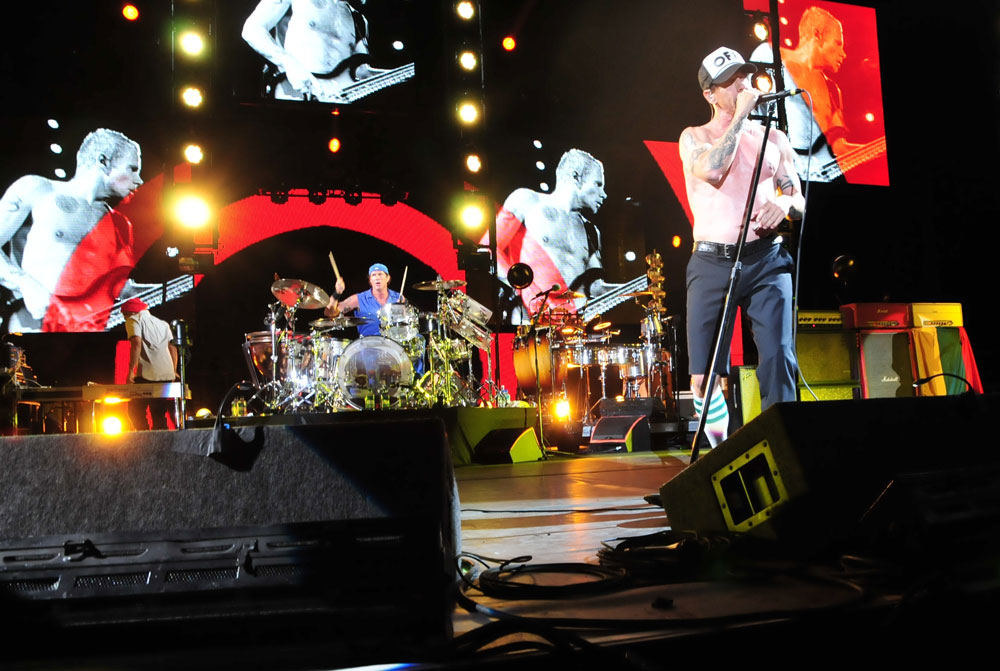 „Red Hot Chili Peppers“ koncerto akimirka / Andriaus Vaitkevičiaus / 15min nuotr.