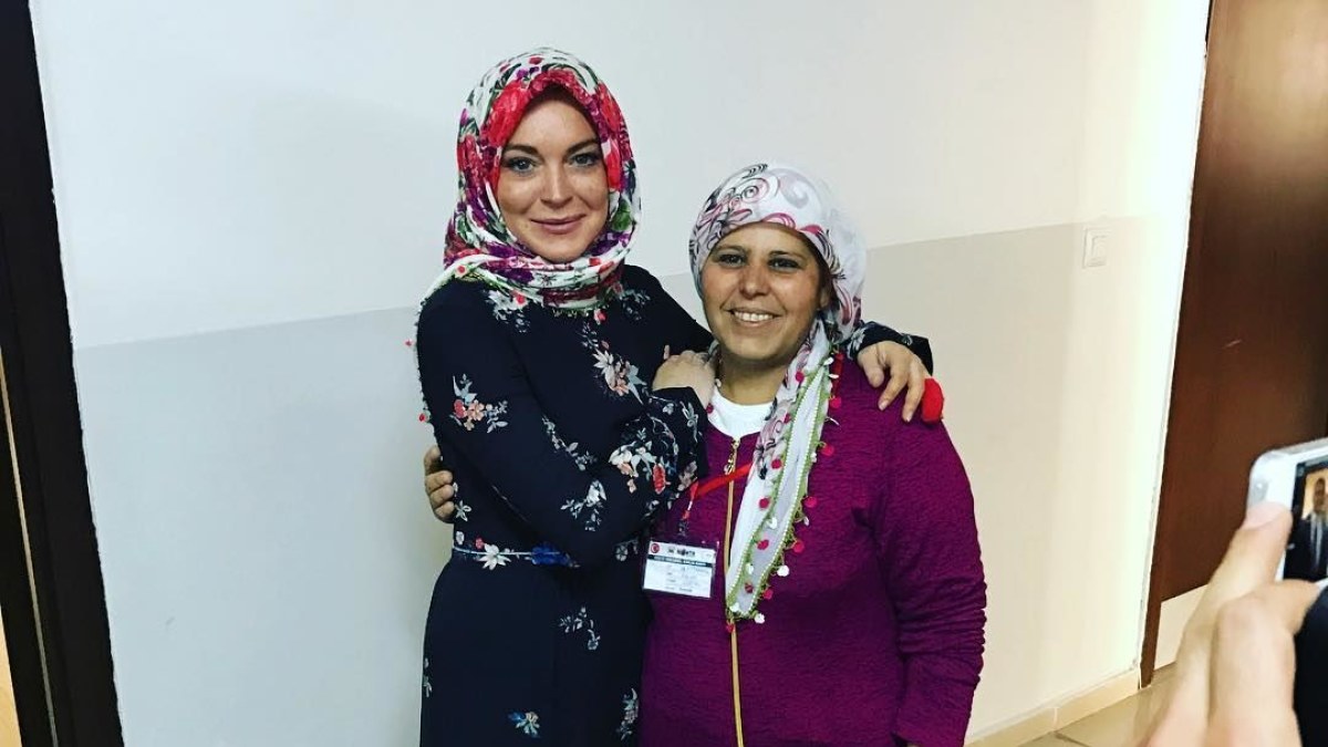 Lindsay Lohan pabėgėlių stovykloje Turkijoje / Vida Press nuotr.
