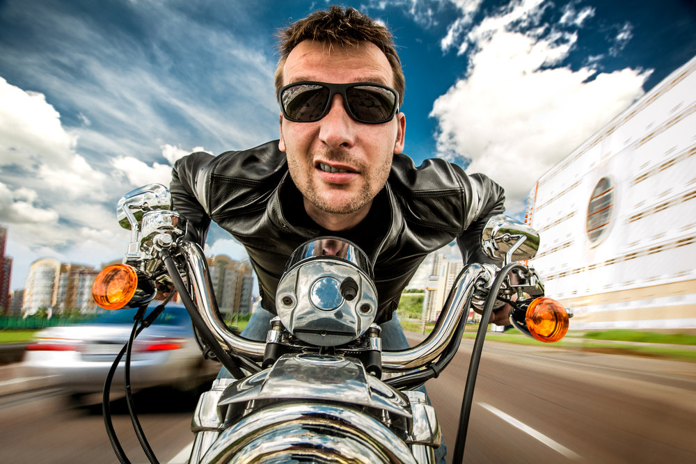 Vyras skrieja motociklu / Shutterstock nuotr.