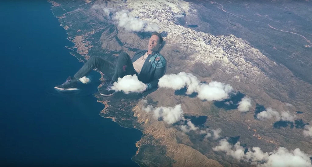 „Coldplay“ vaizdo klipas „Up & Up“ / Video kadras