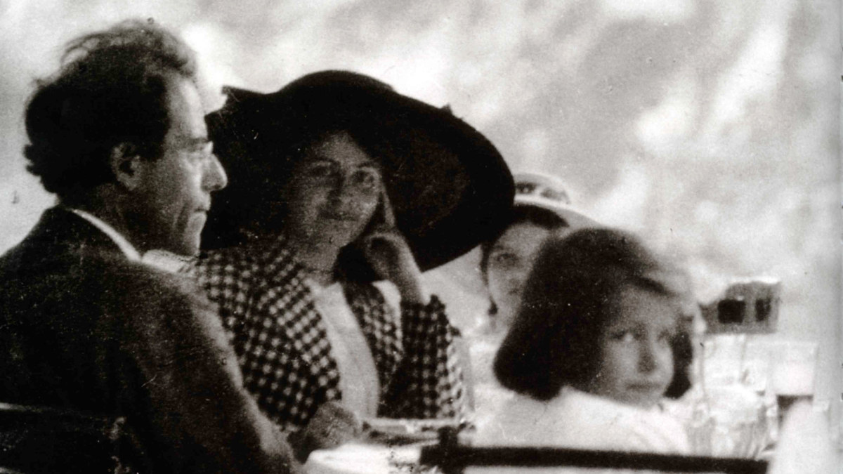 Gustavas Mahleris (metai prieš mirtį) su žmona ir dukromis Maria ir Anna, 1910-ieji / Vida Press nuotrauka