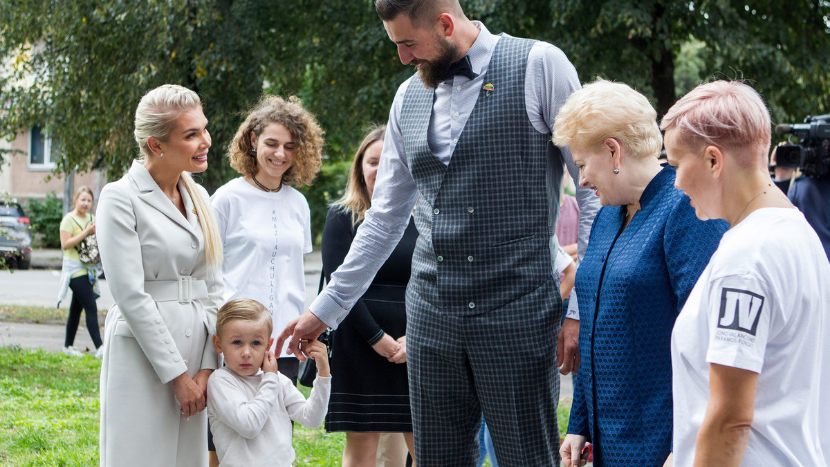 Prezidentė Dalia Grybauskaitė ir Jonas Valančiūnas atidarė paauglių dienos centrą / Pauliaus Peleckio nuotr.