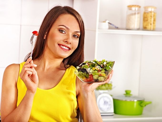 Moteris valgo salotas / Fotolia nuotr.