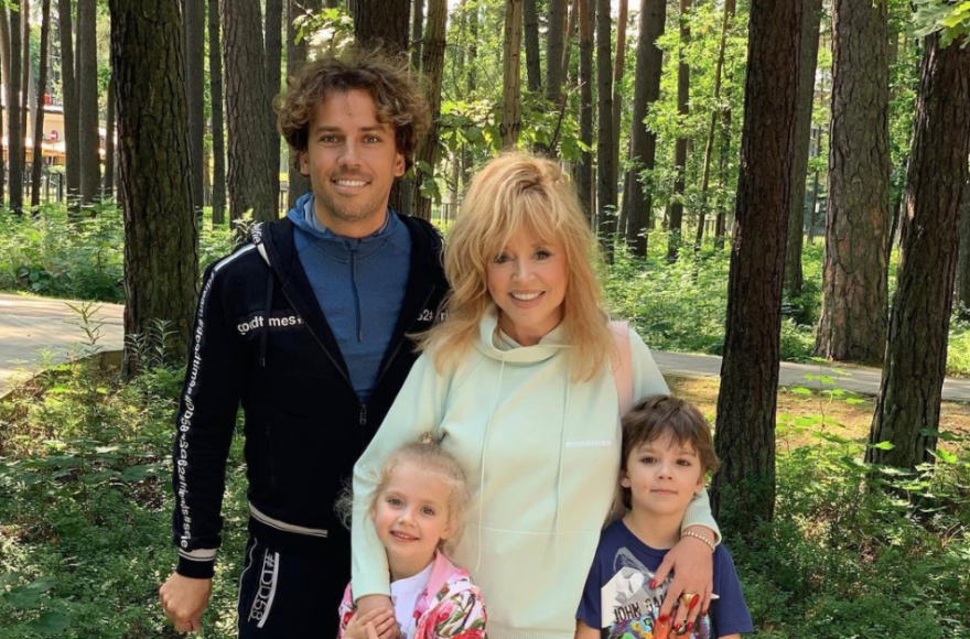 Ala Pugačiova ir Maksimas Galkinas su vaikais / „Instagram“ nuotr.