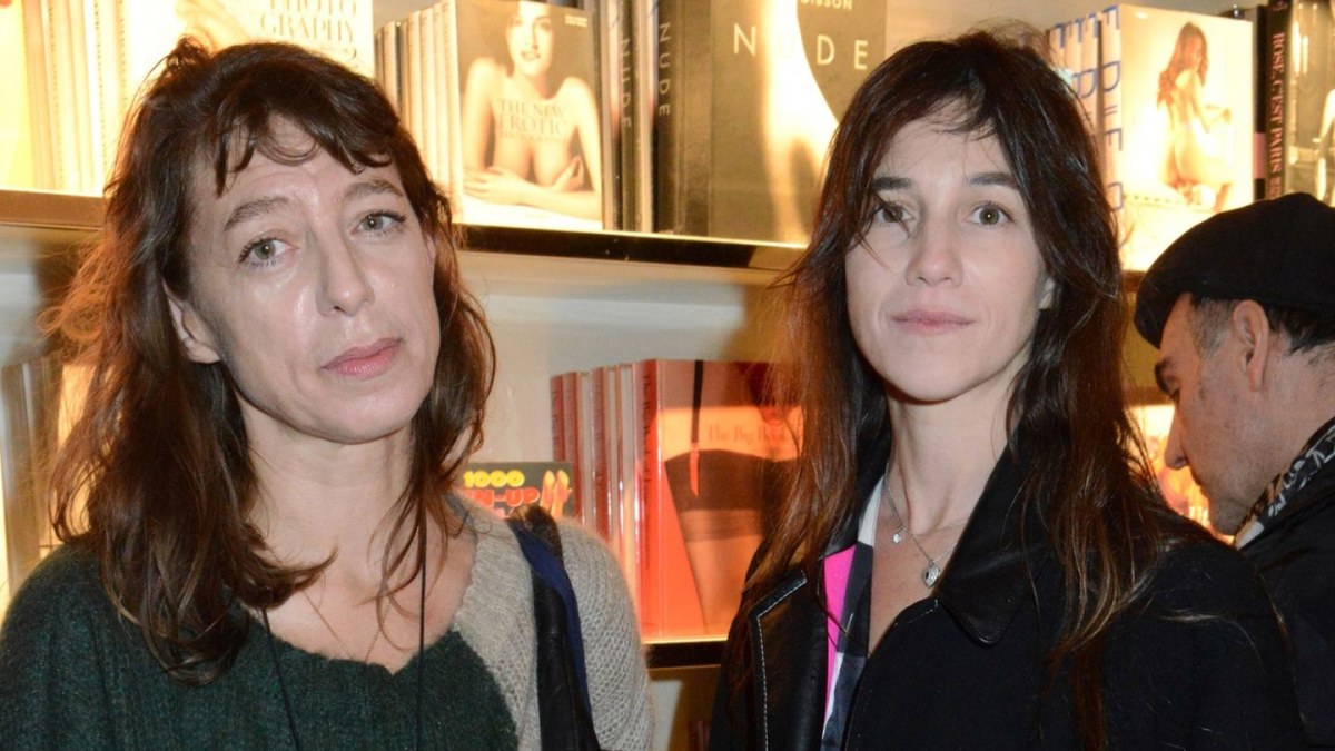 Kate Barry su seserimi Charlotte Gainsbourg / AOP nuotr.