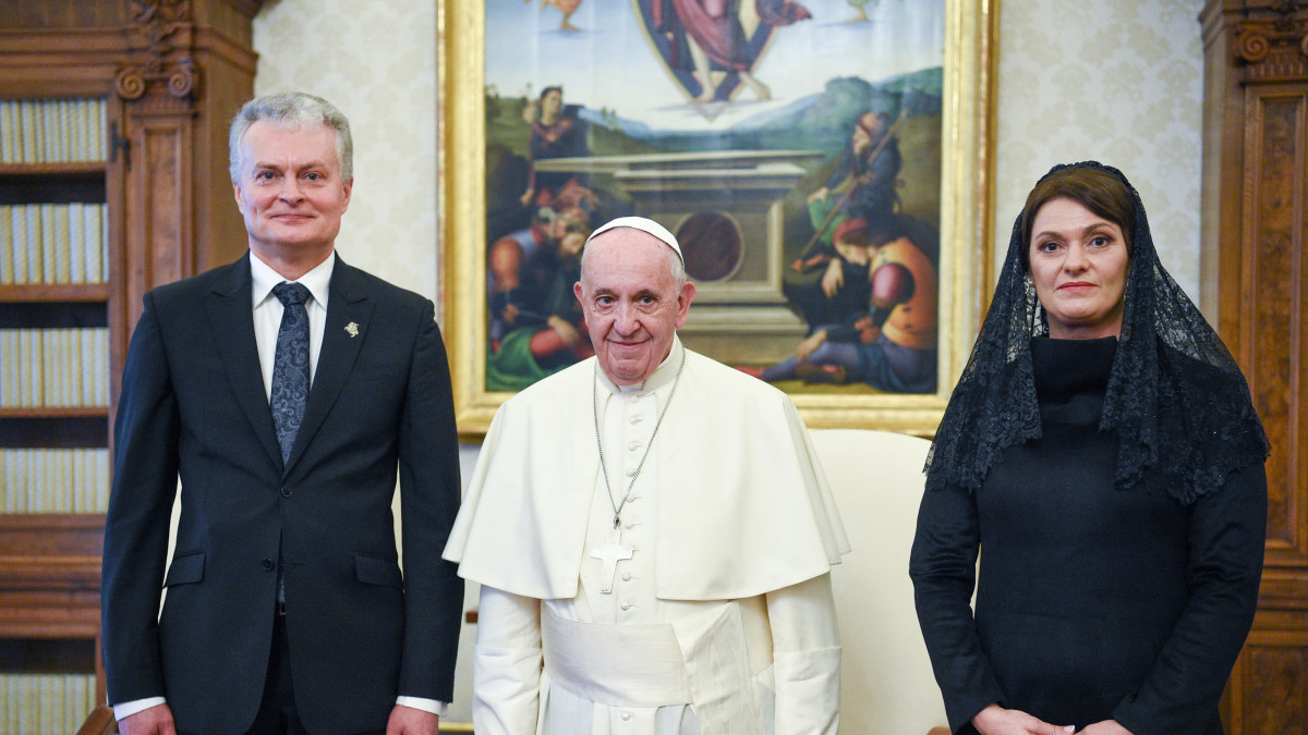 Prezidentas Gitanas Nausėda su žmona aplankė Popiežių / R. Dačkaus nuotr.