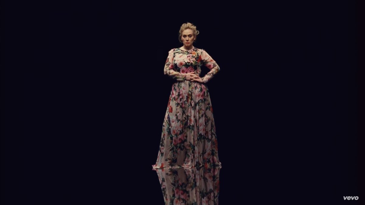 Adele vaizdo klipe „Send My Love (To Your New Lover)“ / Video kadras