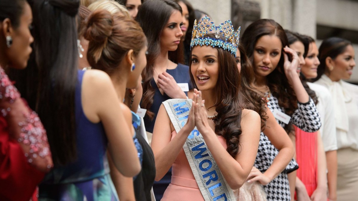 Megan Young su „Mis Pasaulio“ dalyvėmis / AFP/„Scanpix“ nuotr.