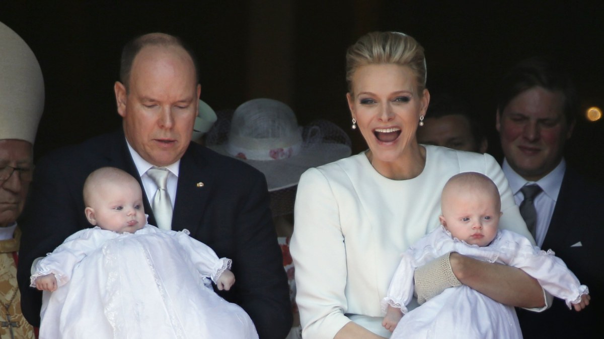 Monako princas Albertas II ir kunigaikštienė Charlene karališkai pakrikštijo dvynukus / „Scanpix“ nuotr.