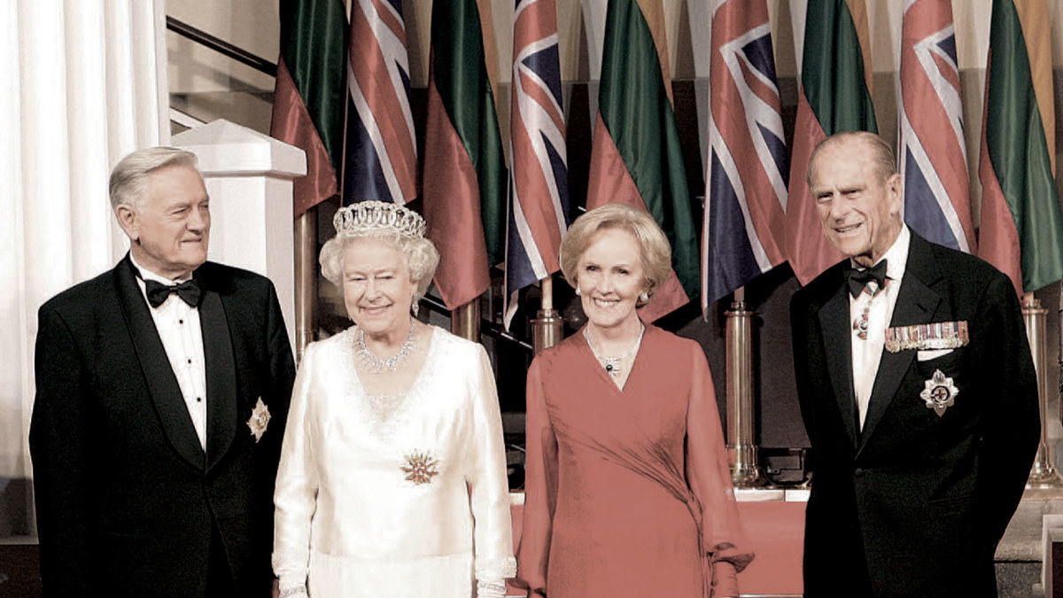 Valdas Adamkus, karalienė Elizabeth II, Alma Adamkienė ir princas Philipas / Džojos Barysaitės nuotr.