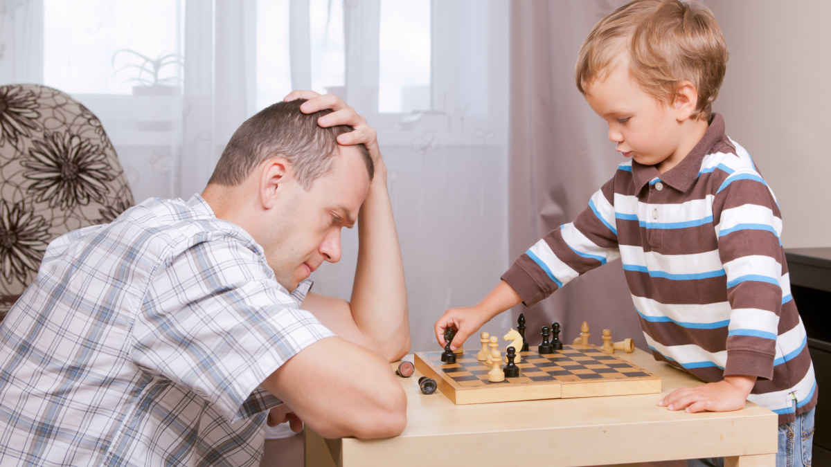 Tėvas ir sūnus leidžia laisvalaikį. / Shutterstock nuotr.