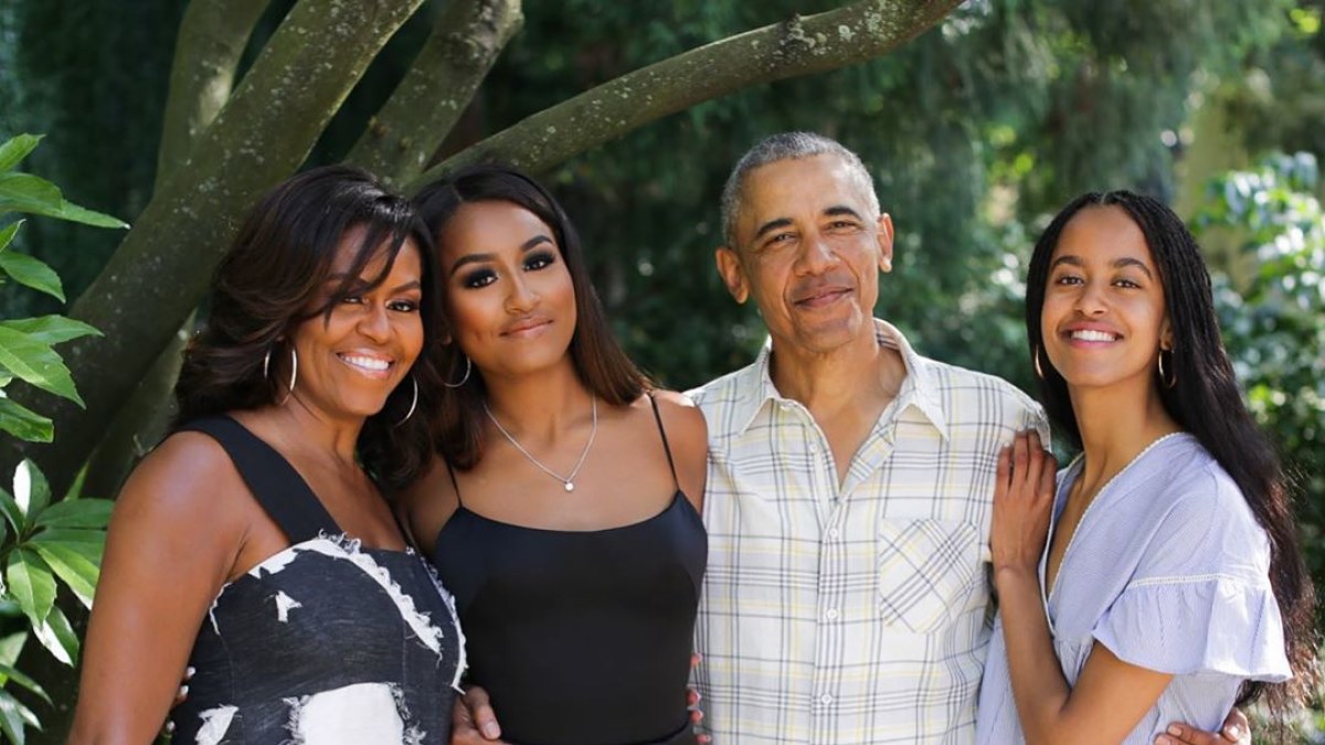 Obamos su dukromis Sasha ir Malia 2019-ųjų pabaigoje, per Padėkos dieną