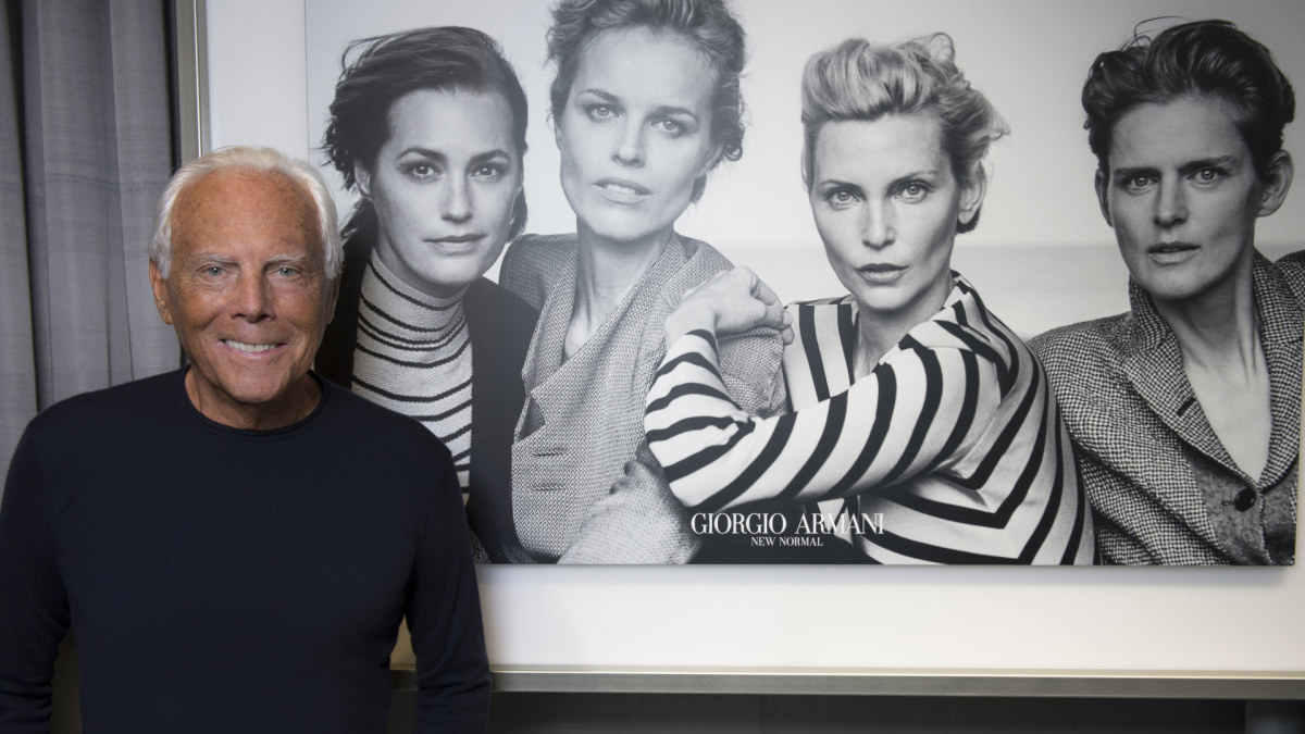Giorgio Armani ir „New Normal“ kolekcijos reklaminė nuotrauka / „Giorgio Armani“/Peter Lindbergh nuotr.