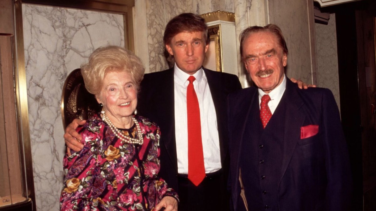 Donaldas Trumpas su tėvu Fredu Christu Trumpu ir mama Mary Trump / Vida Press nuotr.