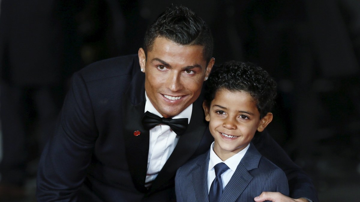 Cristiano Ronaldo su sūnumi / „Reuters“/„Scanpix“ nuotr.