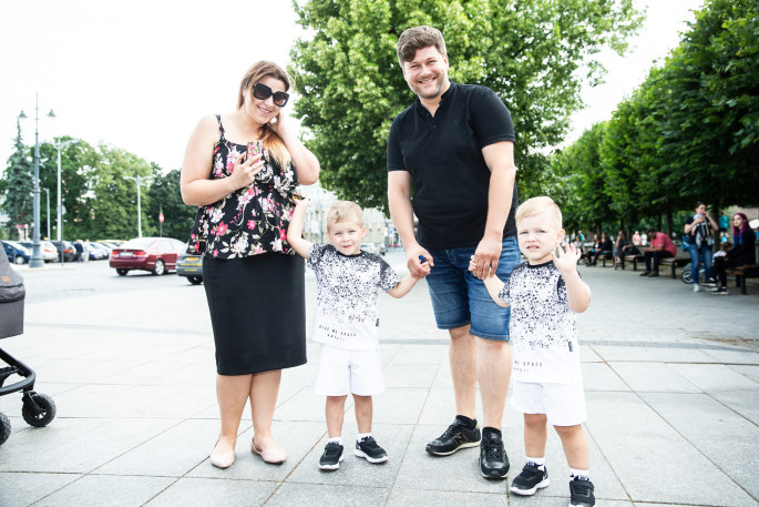 Erika ir Merūnas Vitulskiai su sūnumis Ajumi ir Herkumi / Fotobanko archyvų nuotr.