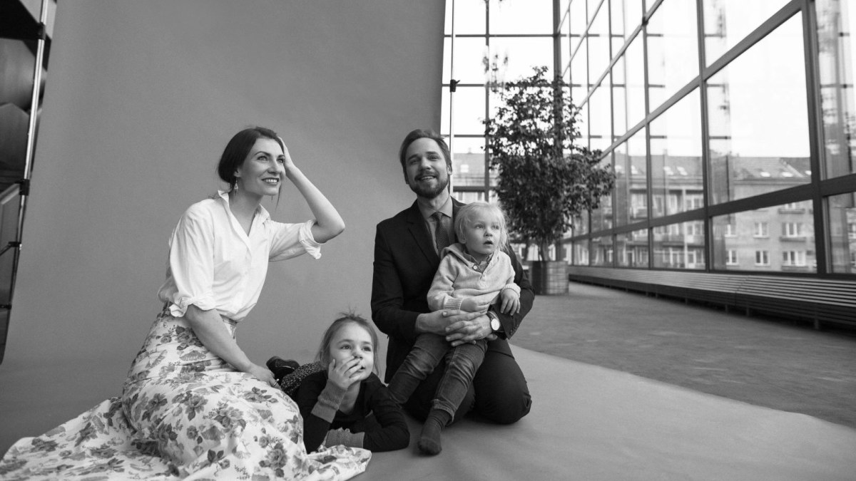 Jonas Sakalauskas su žmona Agne ir vaikais Vakare bei Dobilu / MARK and MIGLE Photography