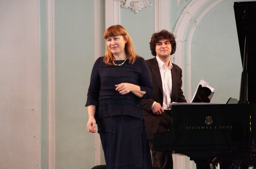 Lukas Geniušas su mama žymia Rusijos pianiste Ksenija Knorre / Asmeninio albumo nuotr.
