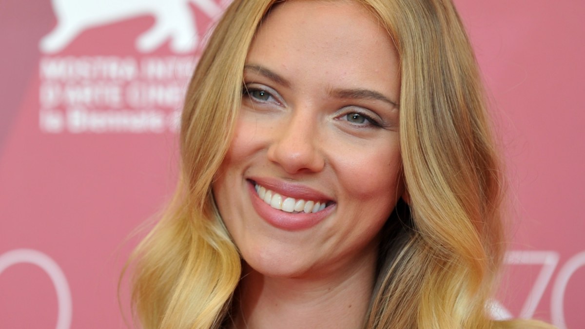Tobula moteris anot moterų turėtų turėti Scarlett Johansson lūpas / AFP/„Scanpix“ nuotr.