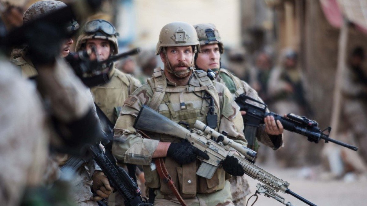 Bradley Cooperis filme „Amerikiečių snaiperis“ / „ACME Film“ nuotr.