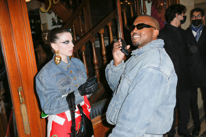 Kanye Westas ir Julia Fox / Scanpix nuotr.