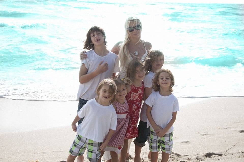 Erika Santos su vaikais / Asmeninio albumo nuotr.