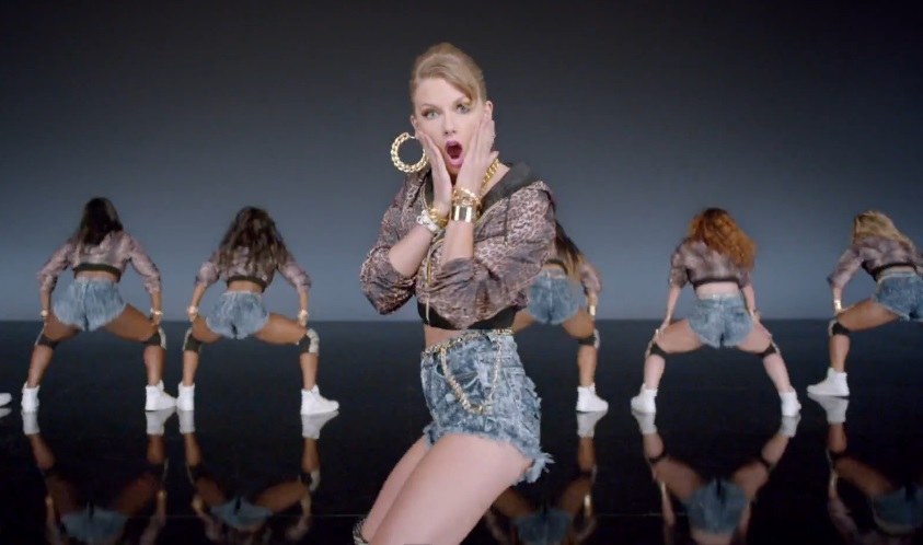 Taylor Swift dainos „Shake It Off“ vaizdo klipe / Kadras iš vaizdo įrašo