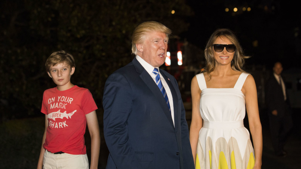 JAV prezidentas Donaldas Trumpas su žmona Melania ir sūnumi Barronu / Vida Press nuotr.